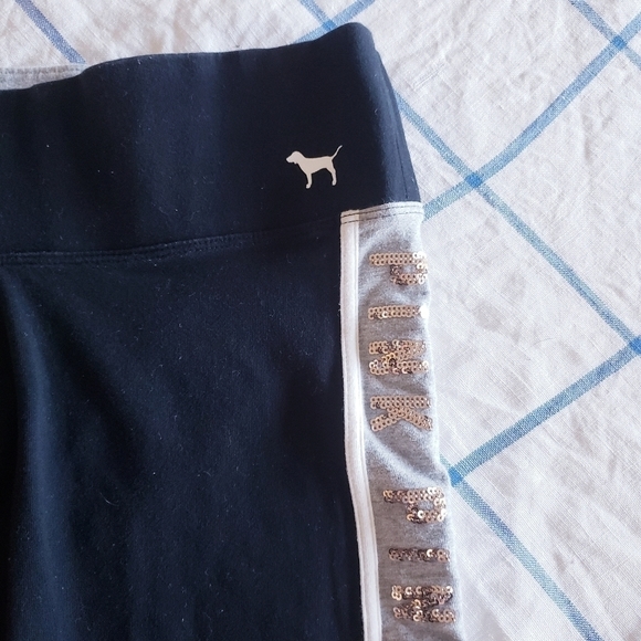 🪴BOGO FREE🪴 NWOT Victorias Secret Pink Crop Legging Size S - Picture 2 of 4